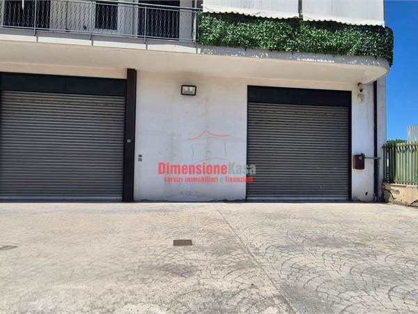 Locale commerciale di 500 mq con ampio piazzale in fitto a Piazzolla di Nola